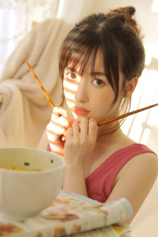 贺朝在谢俞里面塞棒棒糖